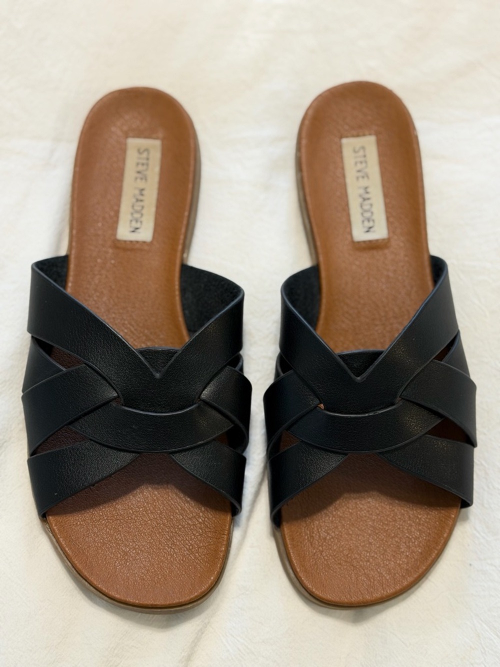 Steve Madden Black Faux Leather Quiet Luxury Style Woven Slide Sandals Sz 7.5 - Picture 2 of 3